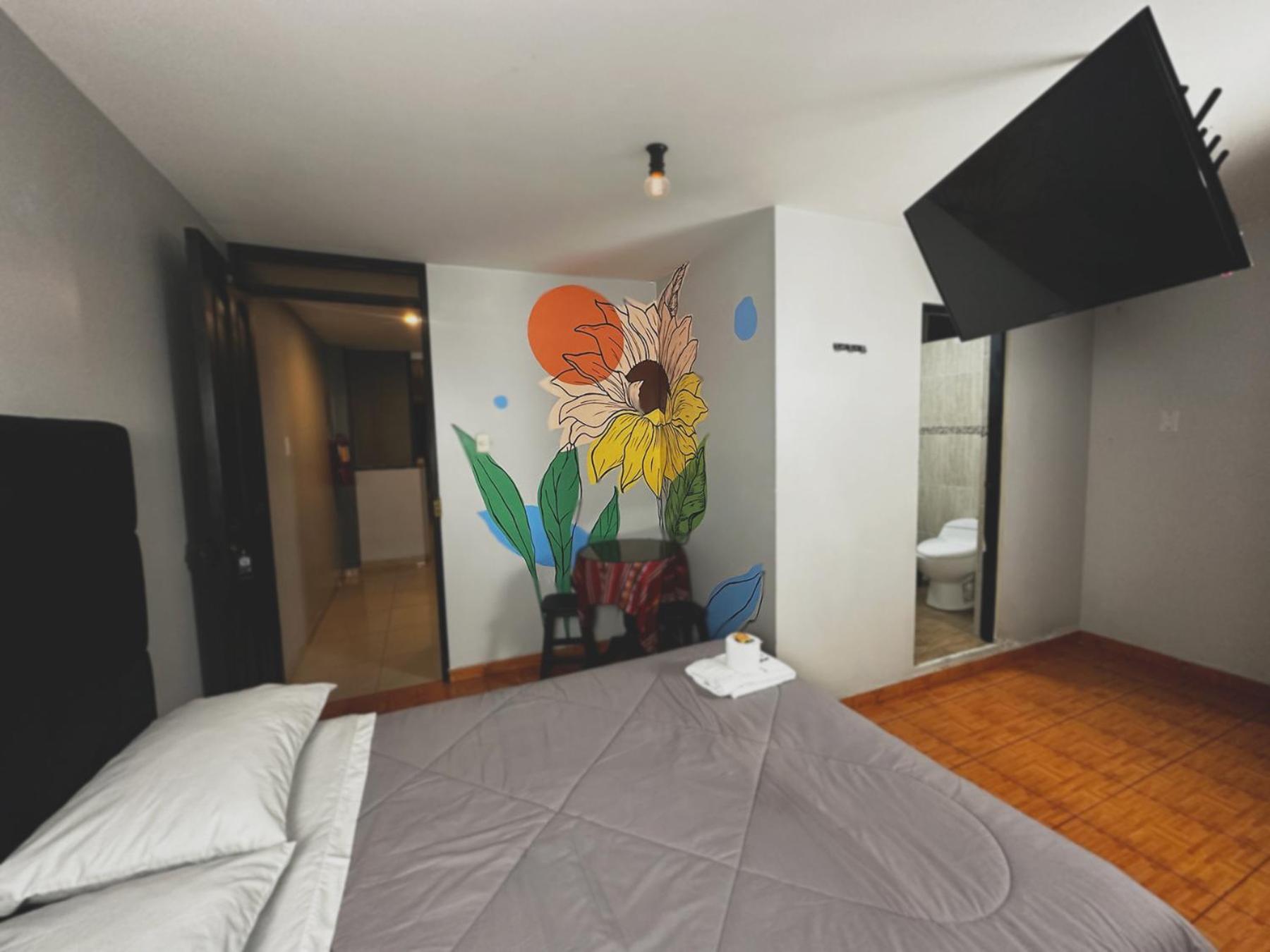 Llama Llama - Mystic Hostel *